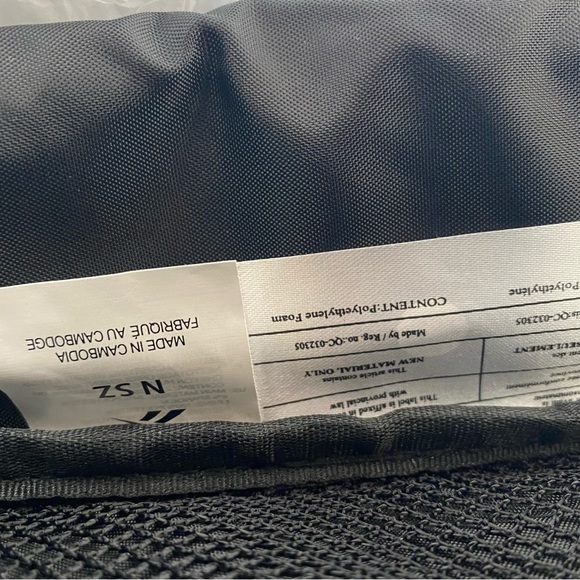 Reebok Noble Dopp Kit in Light Grey Camouflage for toiletries travel size 6L NEW - Picture 3 of 8